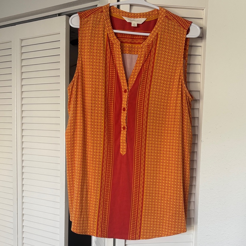 Chic Sleeveless Blouse in Red and Orange
